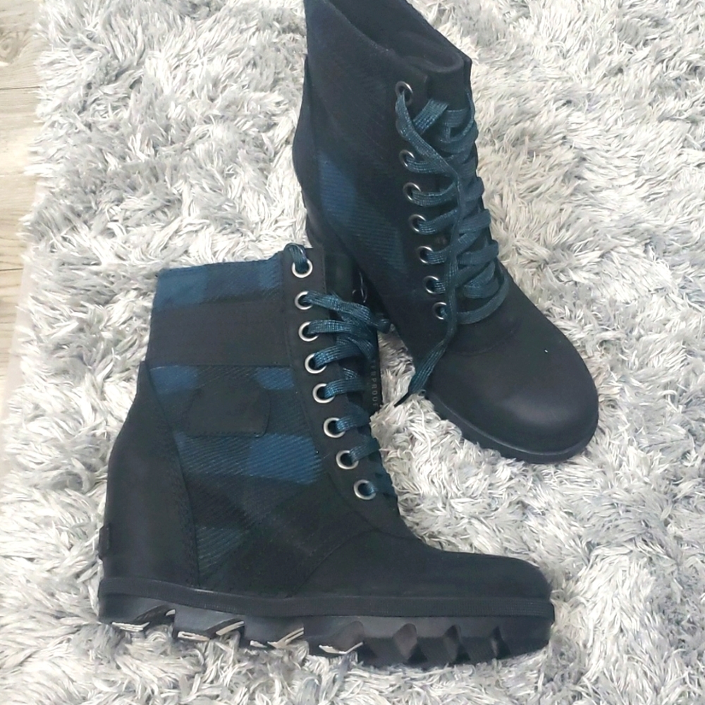 NEW SOREL wedge ankle  boot